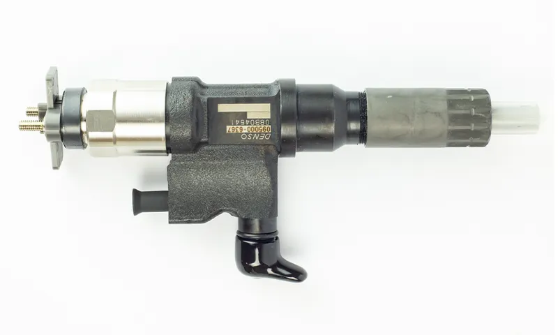 Inyector Genuino Denso Chevrolet Isuzu NKR NQR 4HK1 E3 8-97609788-7 DCRI105340 DCRI106360 COD DENSO 095000-636X - Imagen 1
